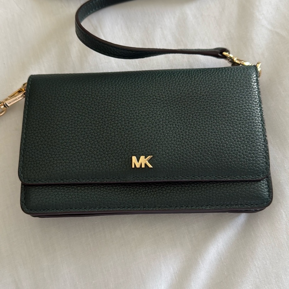 Crossbody:11 credit card slots,side pocket for cellphone. USED ONCE.